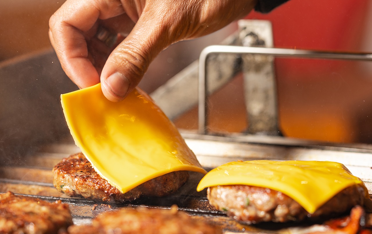 Mouth Healthy summer party food cheeseburger